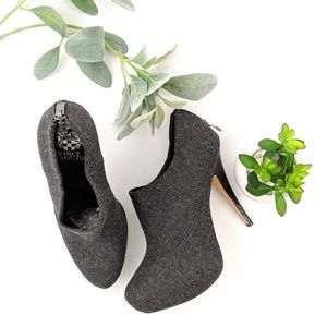 NWOT *vince camuto* jerrell fabric zipper bootie